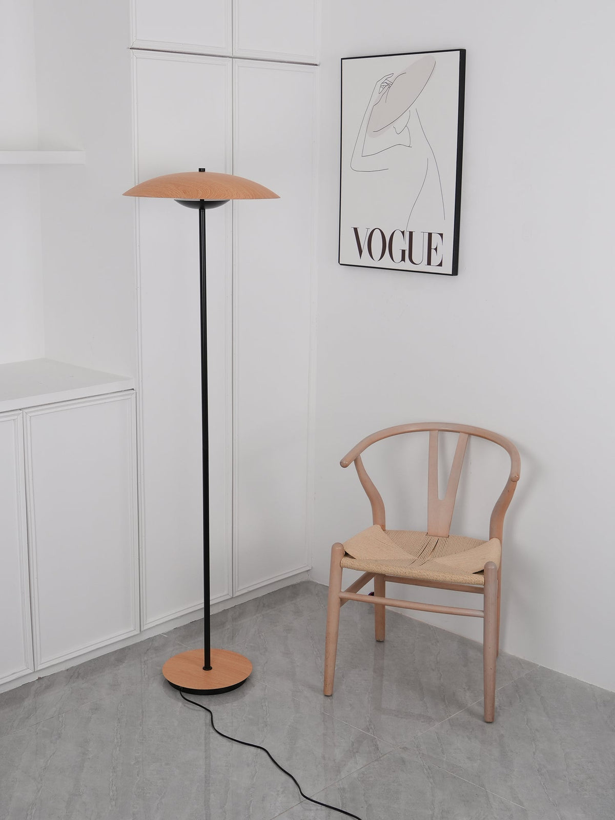 Ferinira minimalistisk golvlampa i aluminium