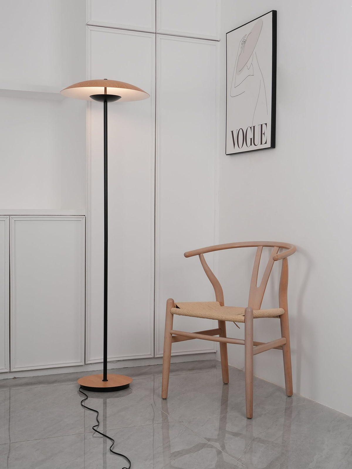 Ferinira minimalistisk golvlampa i aluminium
