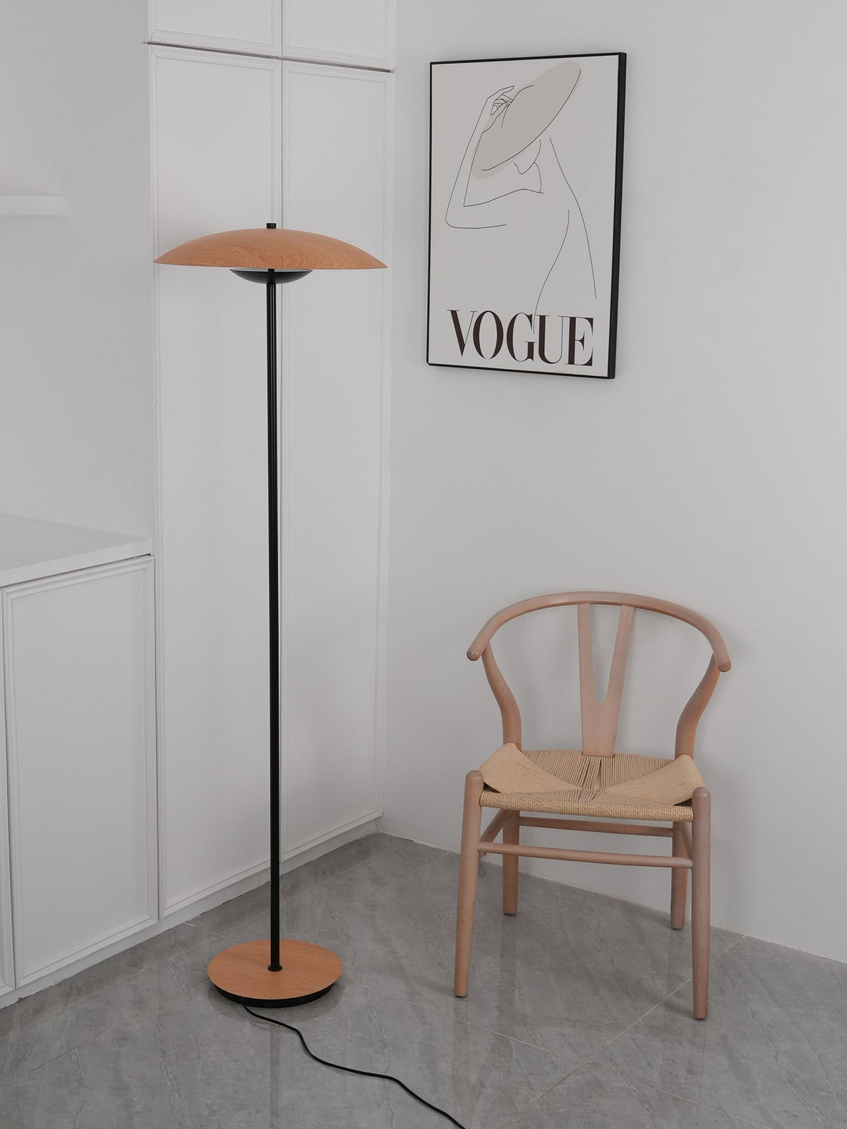 Ferinira minimalistisk golvlampa i aluminium