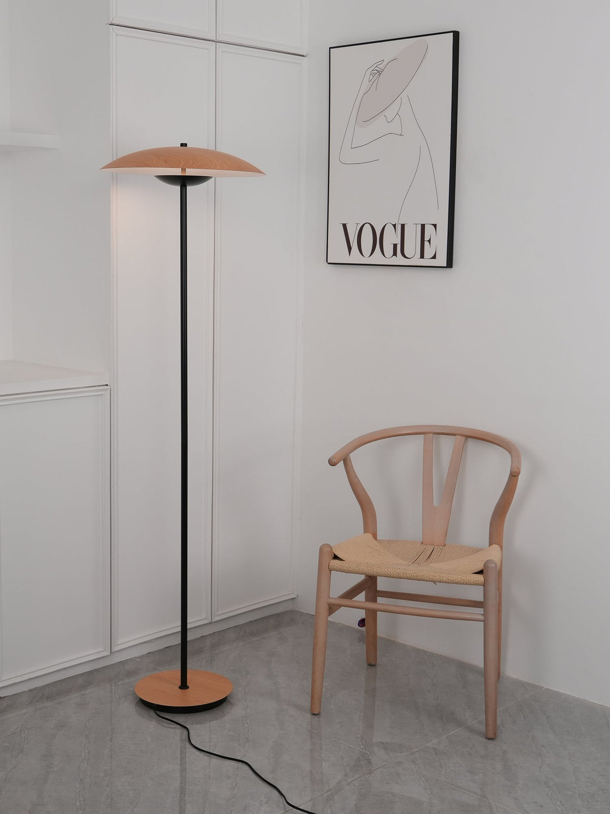Ferinira minimalistisk golvlampa i aluminium