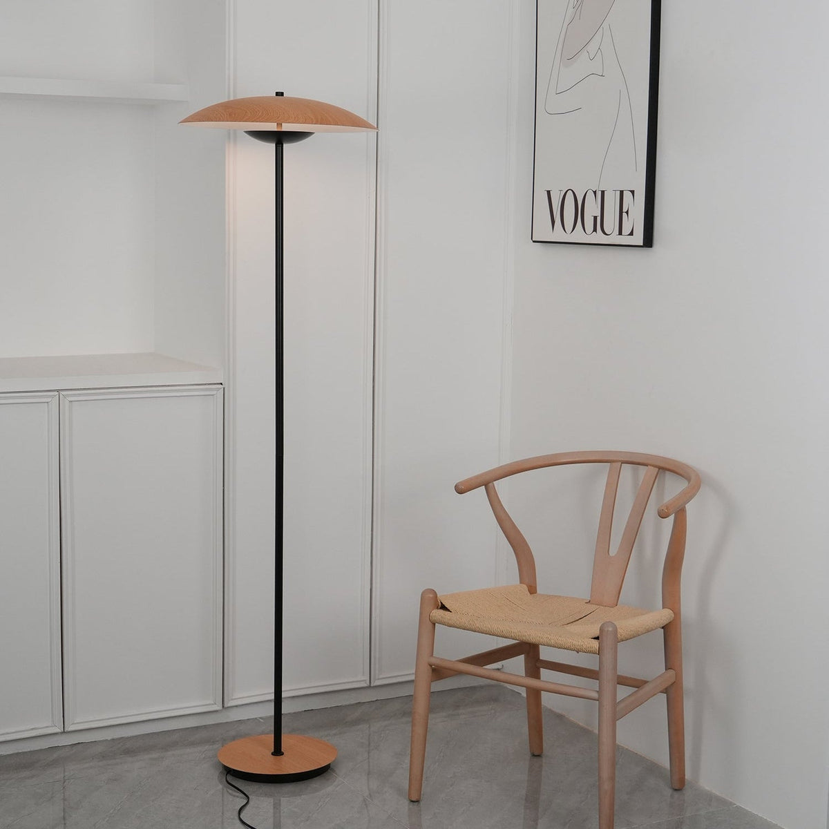 Ferinira minimalistisk golvlampa i aluminium