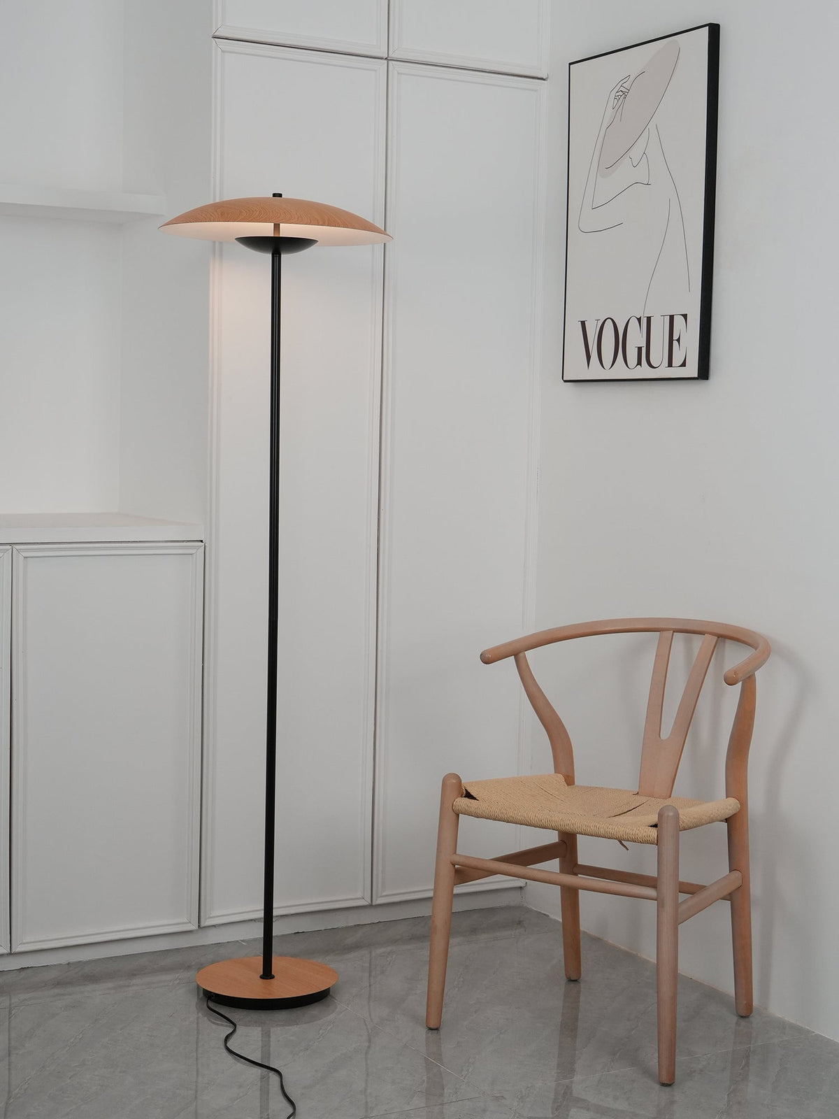 Ferinira minimalistisk golvlampa i aluminium