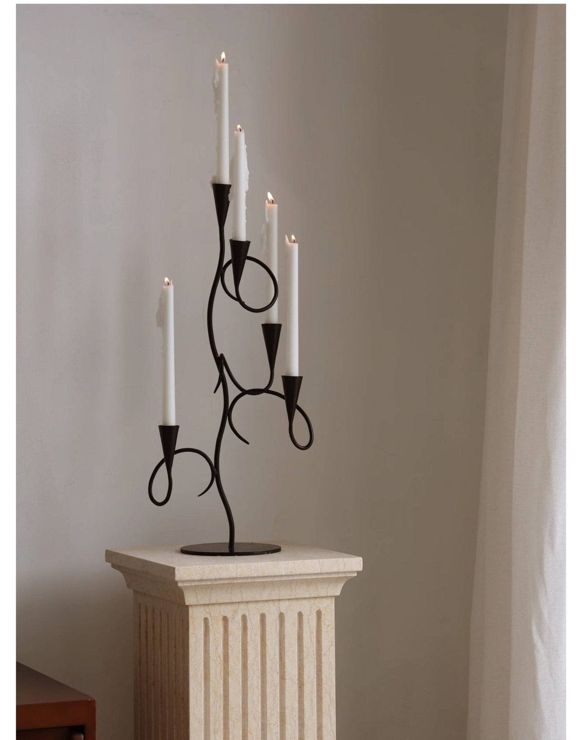 Porta-velas de ferro Orinoian Vine com vários braços