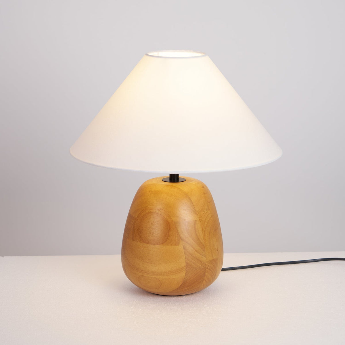 Candeeiro de mesa moderno Syloraya em madeira