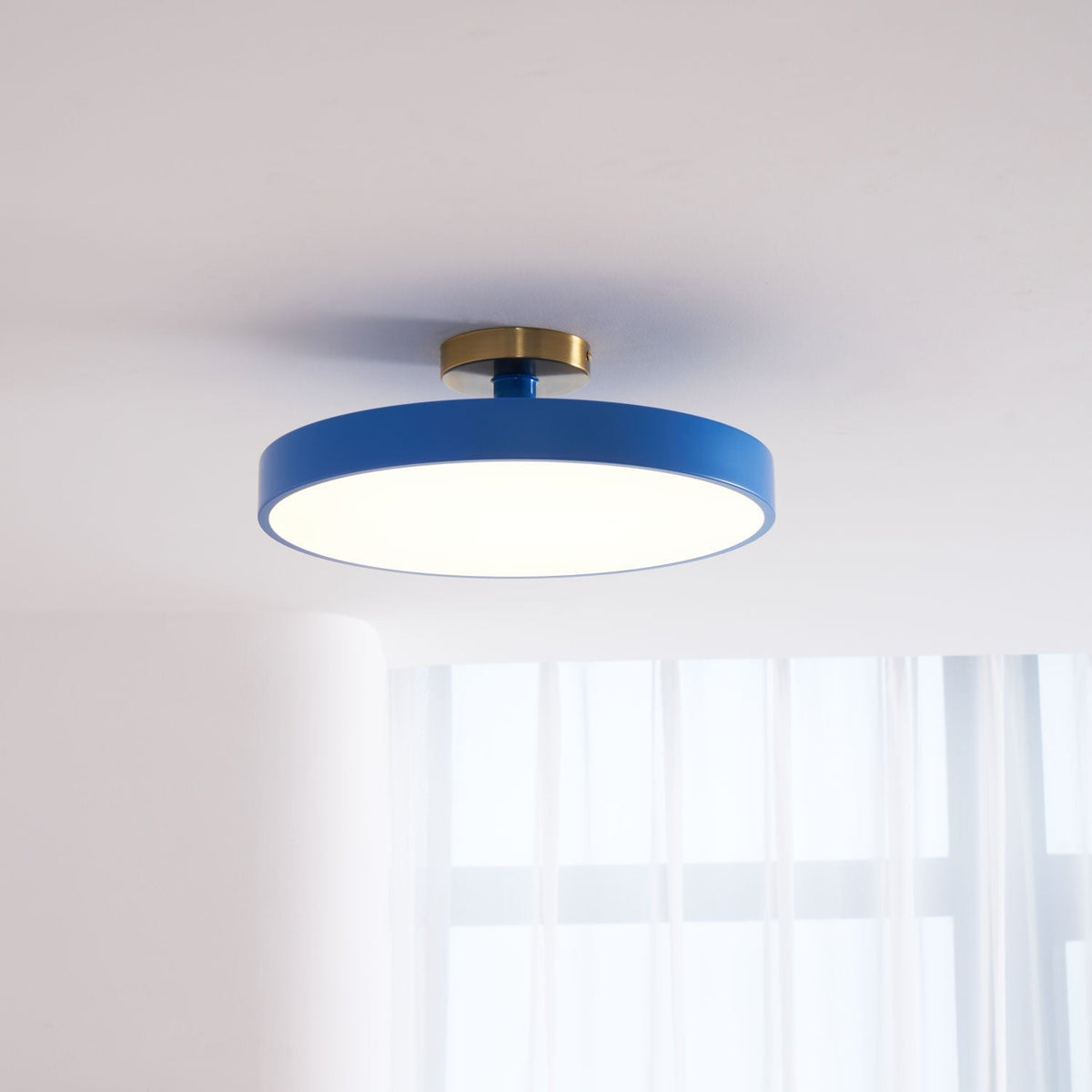 Aureiella moderne loftlampe, plan montering, sort og guld
