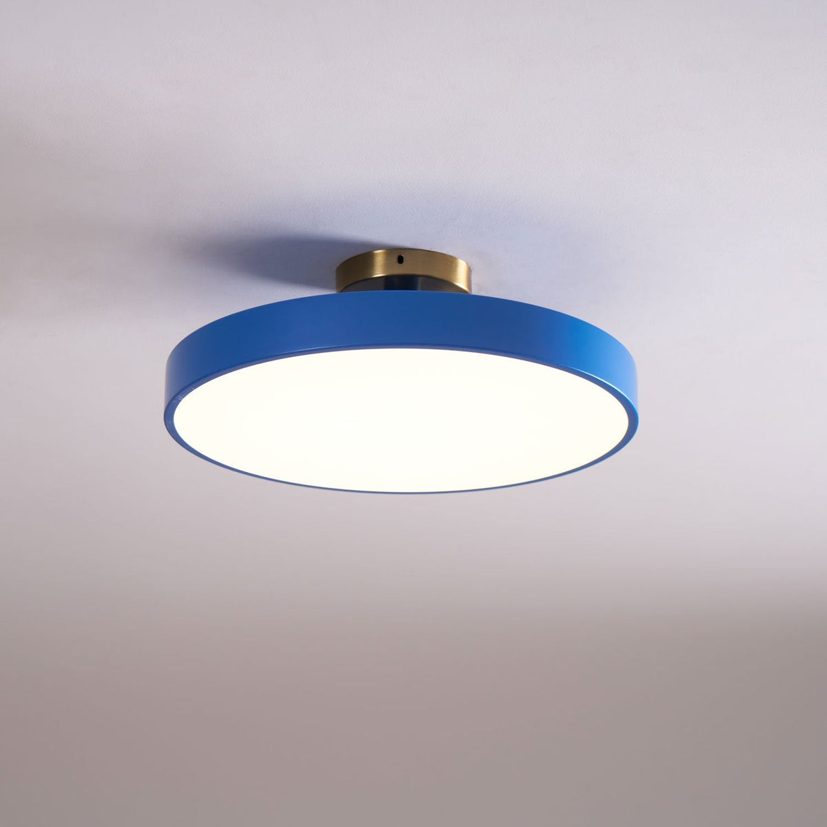 Aureiella moderne loftlampe, plan montering, sort og guld