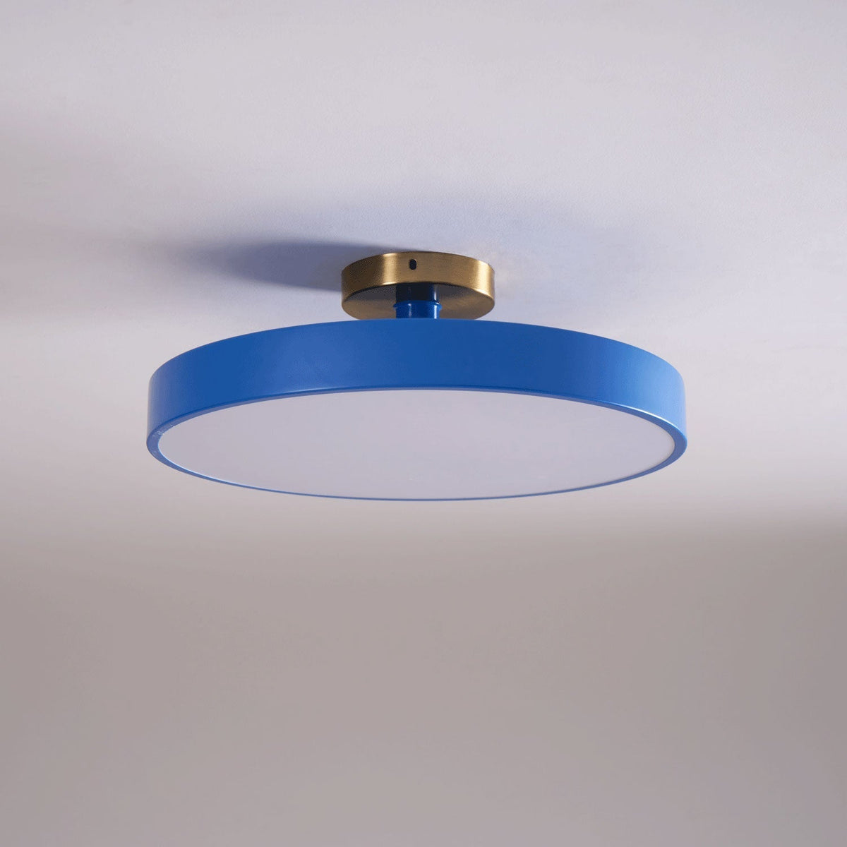 Aureiella moderne loftlampe, plan montering, sort og guld