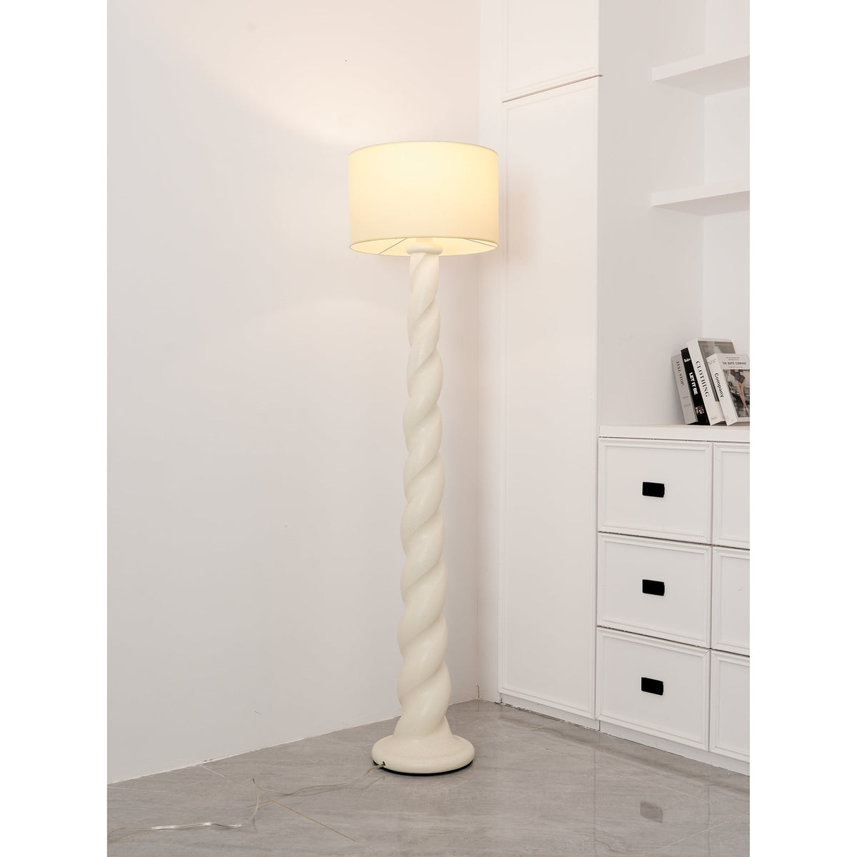 Voliril kunstnerisk gulvlampe i resin