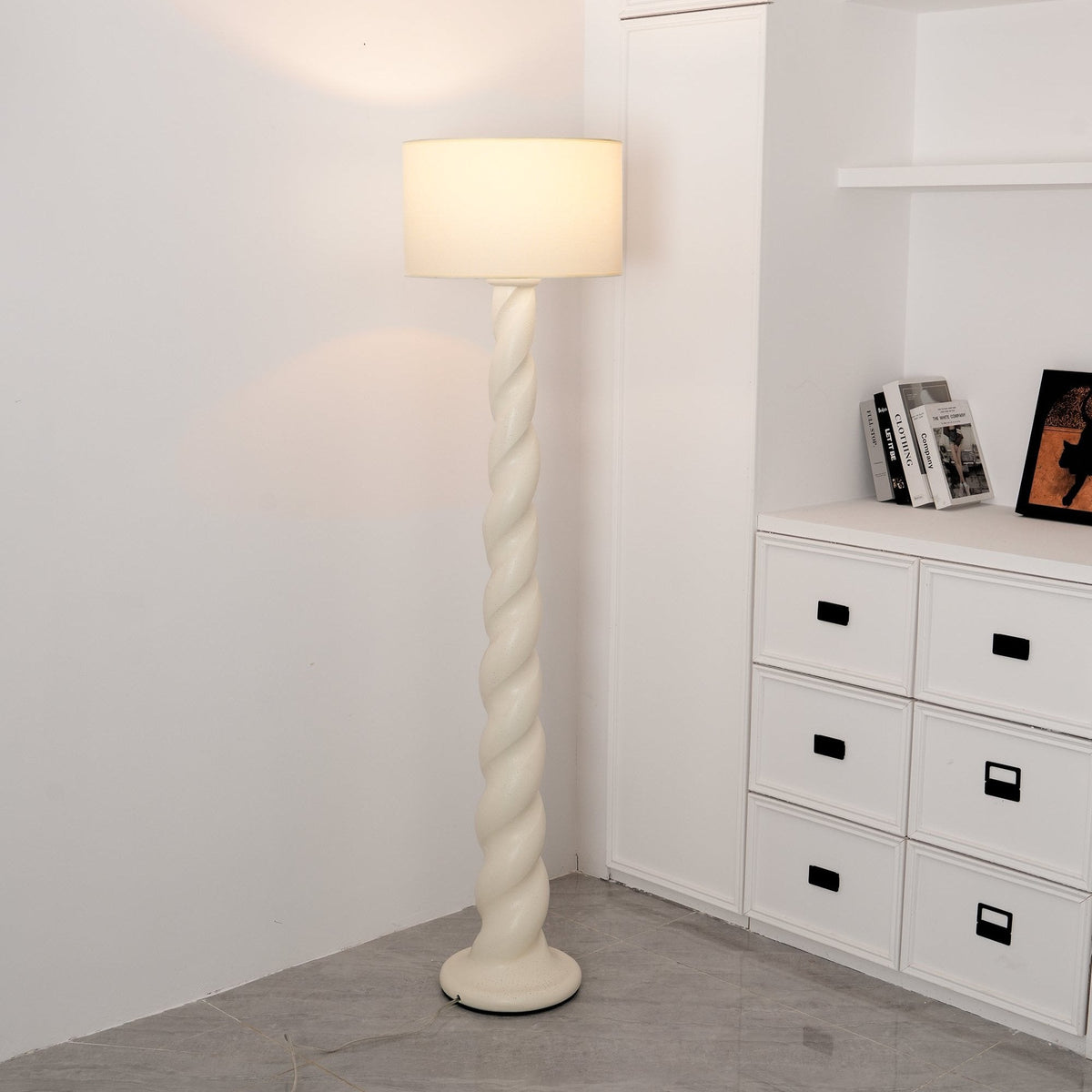 Voliril kunstnerisk gulvlampe i resin