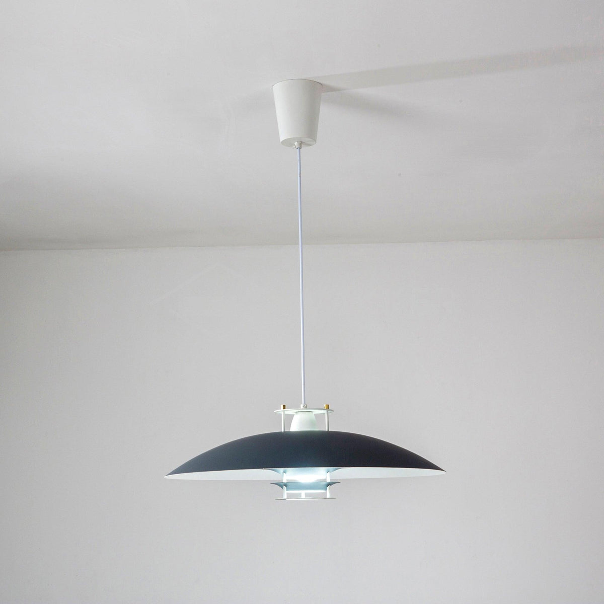 Feraaya moderne pendel i aluminium