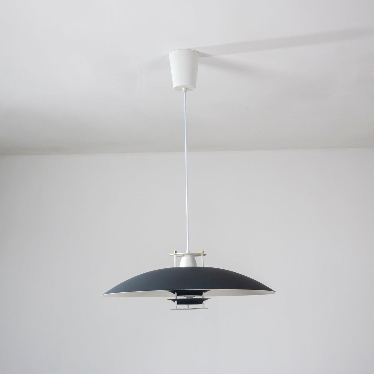 Feraaya moderne pendel i aluminium