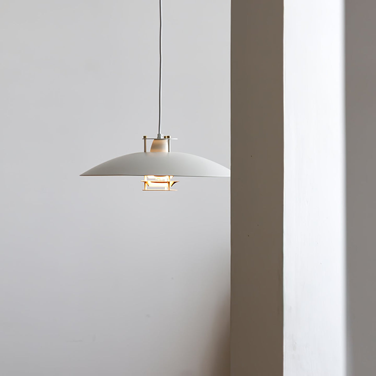 Feraaya moderne pendel i aluminium
