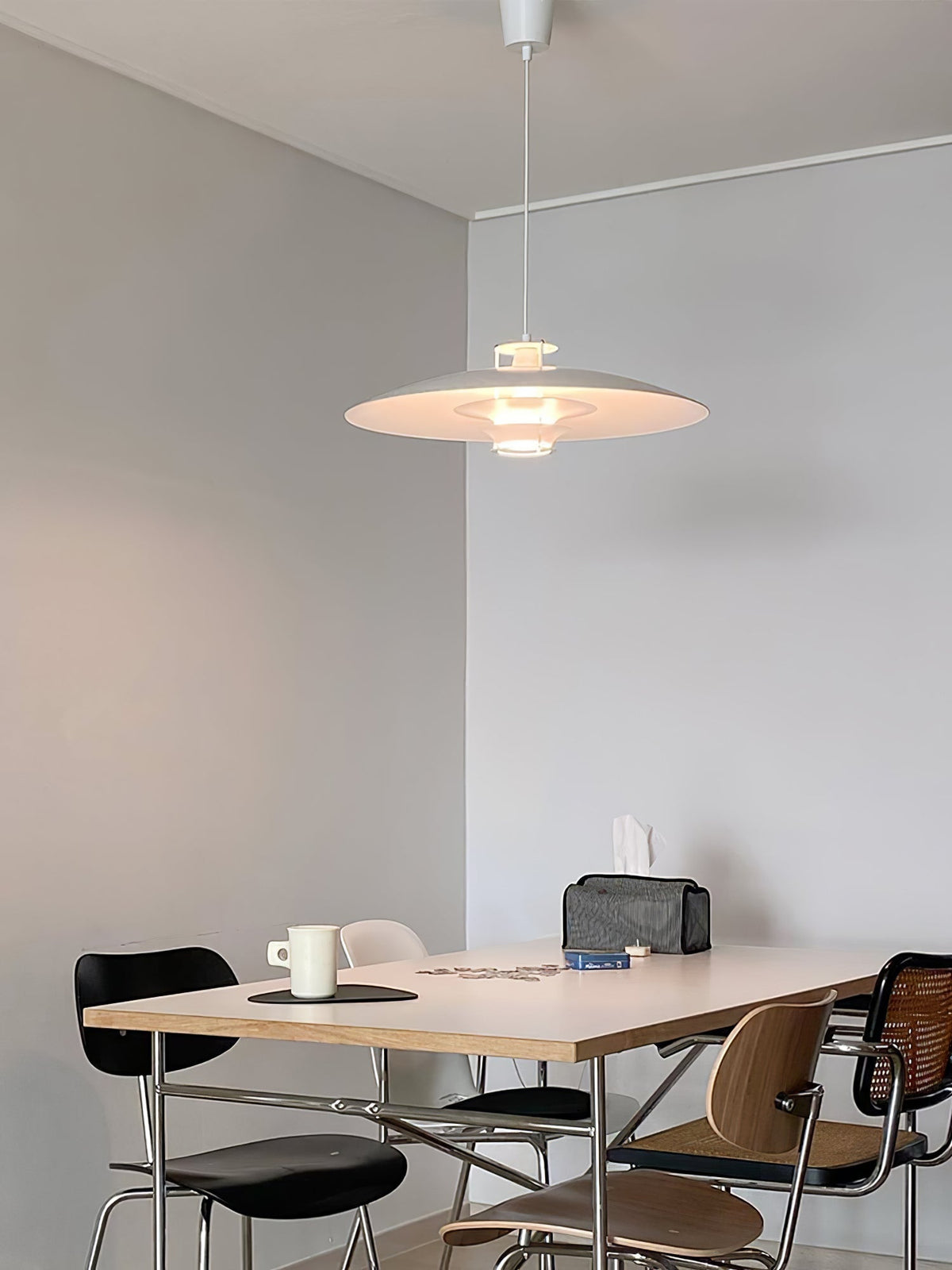 Feraaya moderne pendel i aluminium