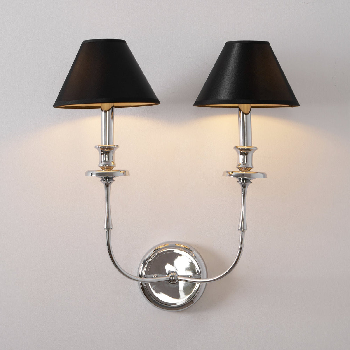 Vägglampa Viraarine