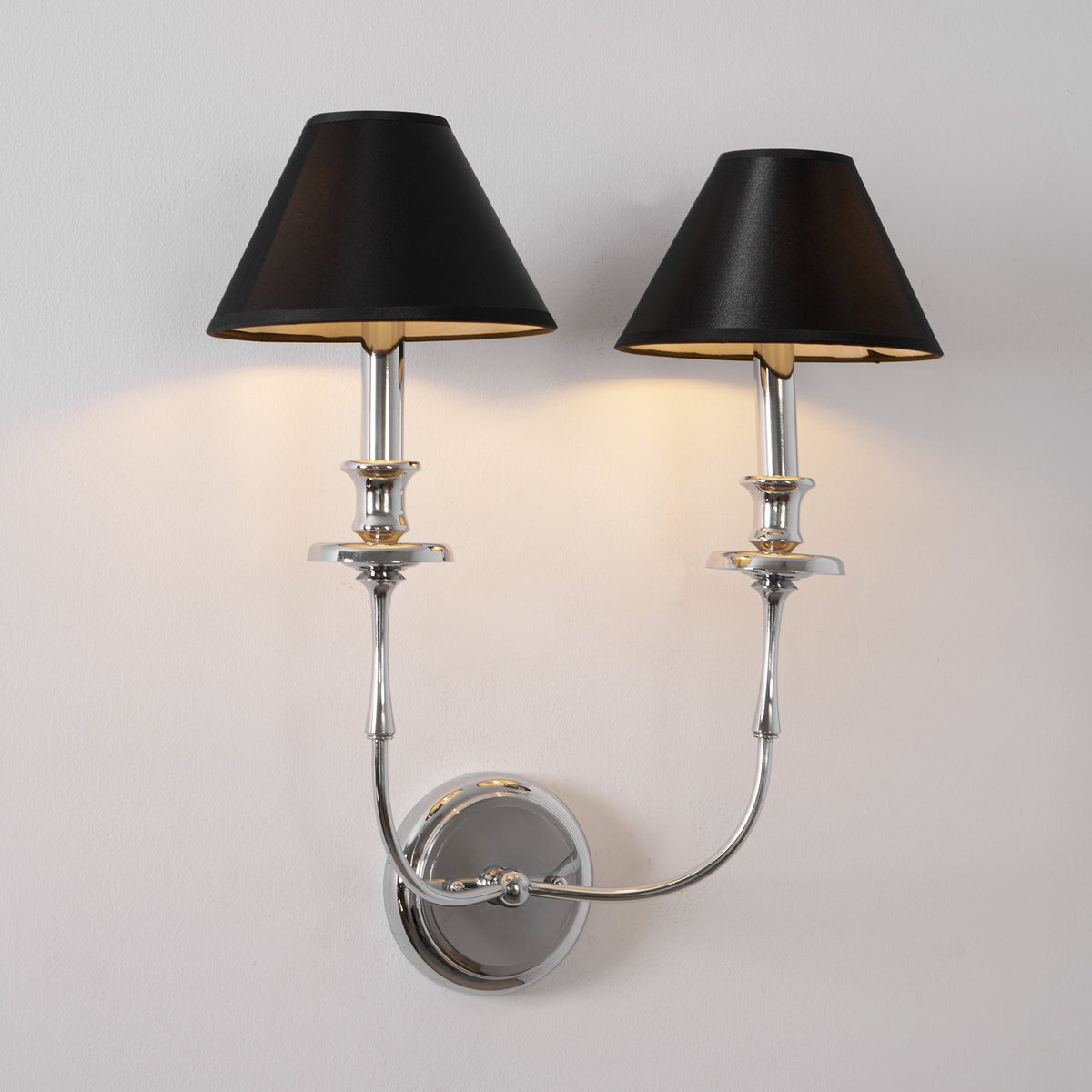 Vägglampa Viraarine