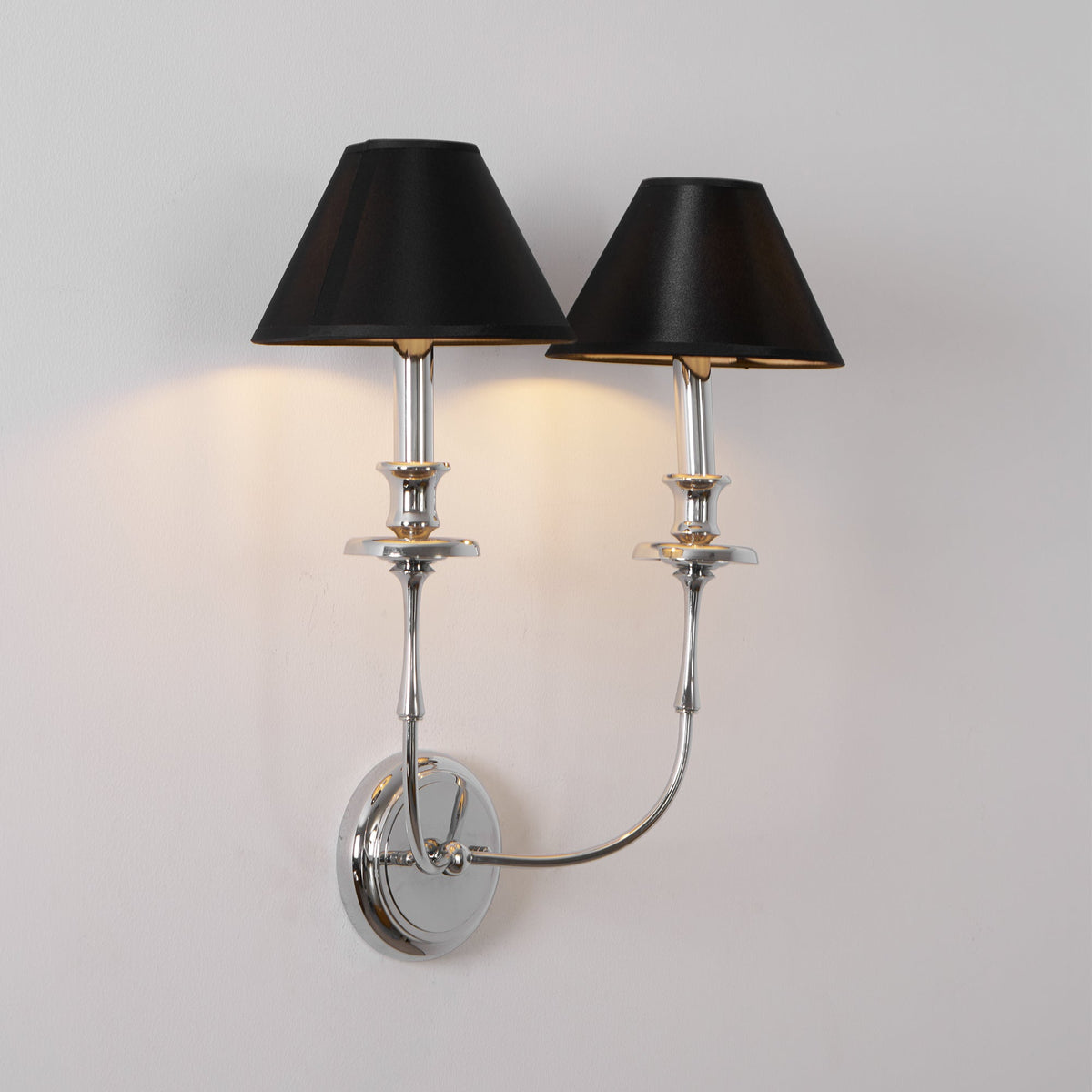 Vägglampa Viraarine