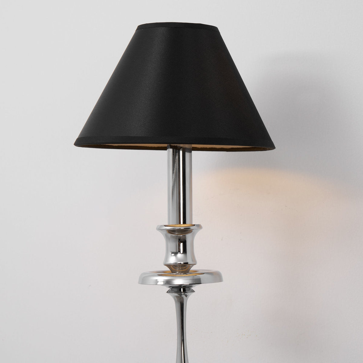 Vägglampa Viraarine