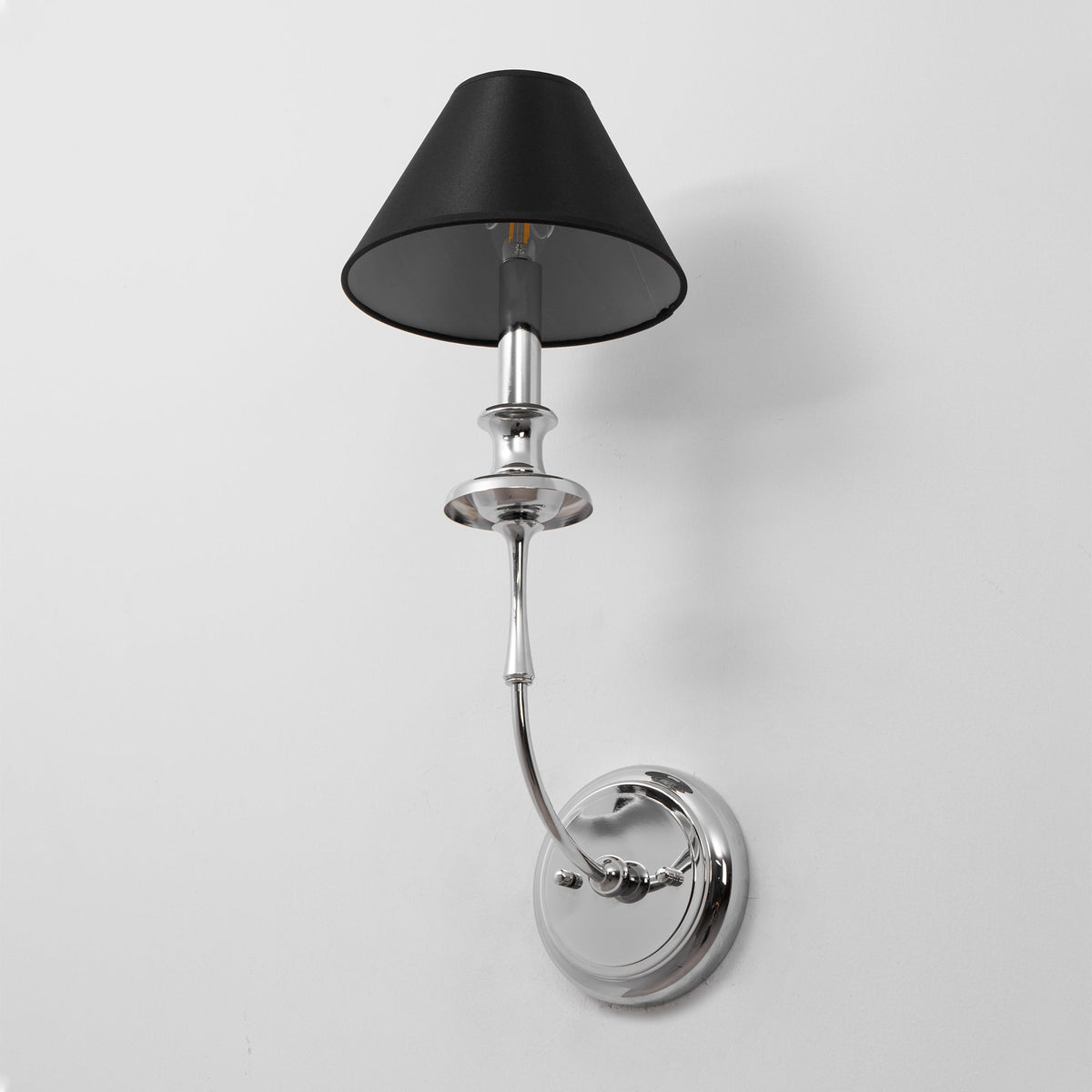 Vägglampa Viraarine
