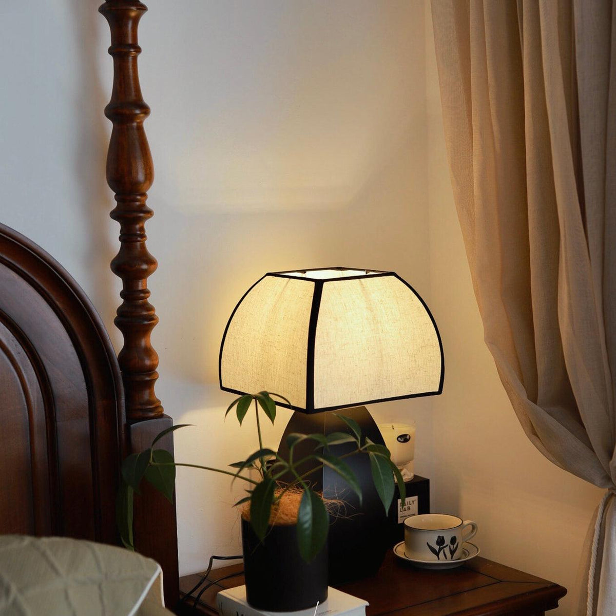 Alux minimalistisk bordslampa i tyg