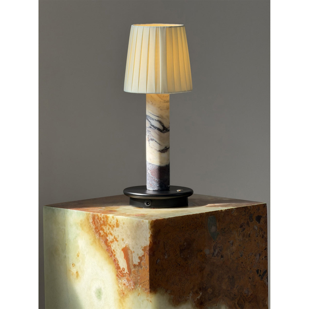 Viraerira-bordlampe