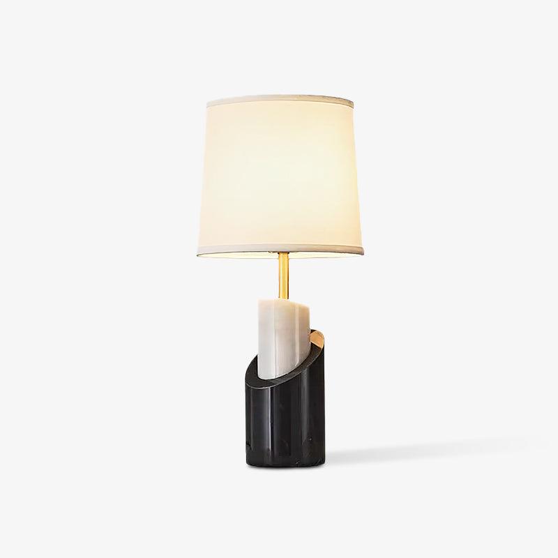 Candeeiro de mesa contemporâneo Crest em latão