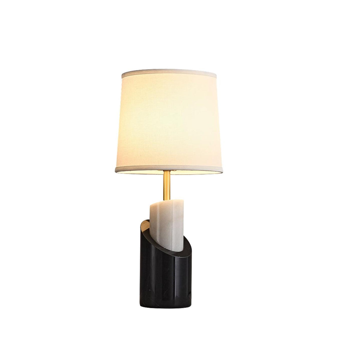 Candeeiro de mesa contemporâneo Crest em latão
