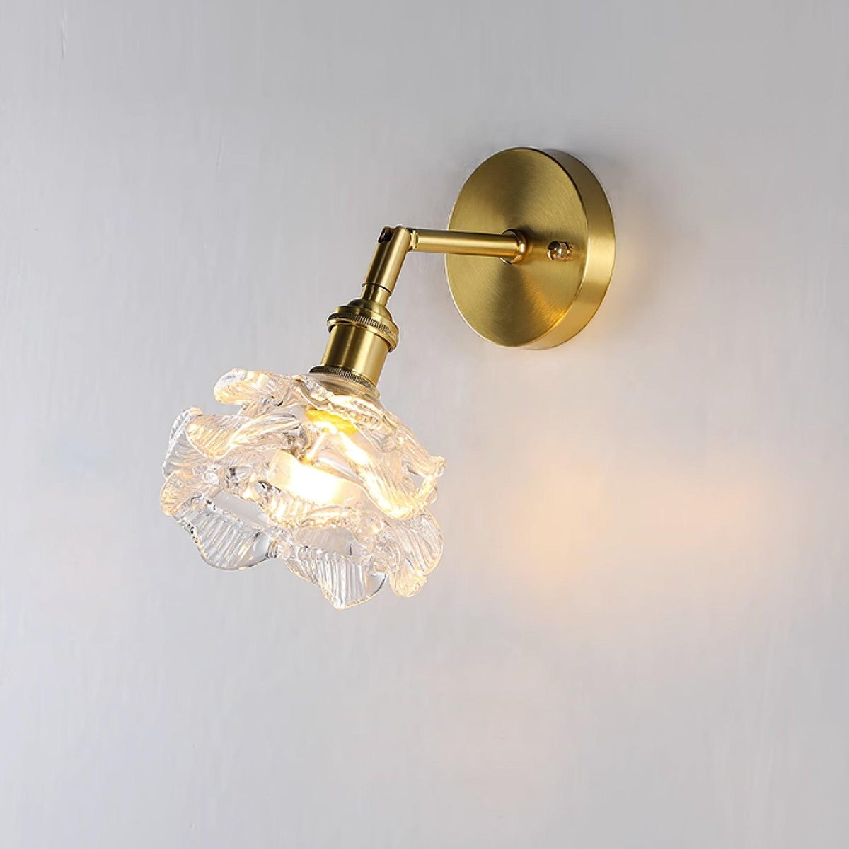 Petal vintagevägglampa i mässing