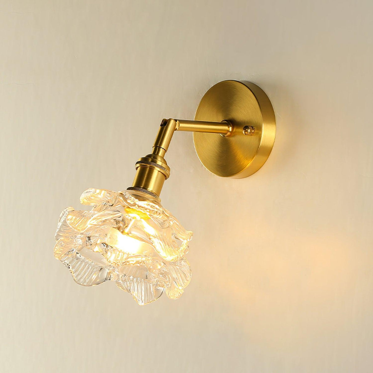 Petal vintagevägglampa i mässing