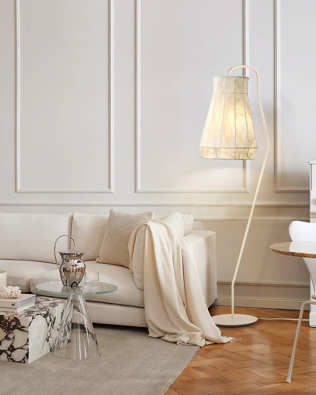 Minimalistisk golvlampa i tyg från Otheir