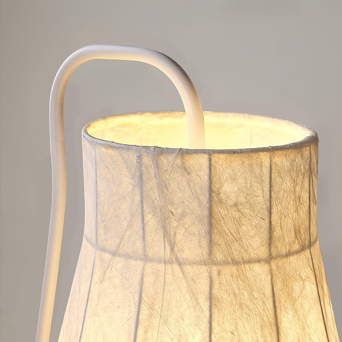 Minimalistisk golvlampa i tyg från Otheir