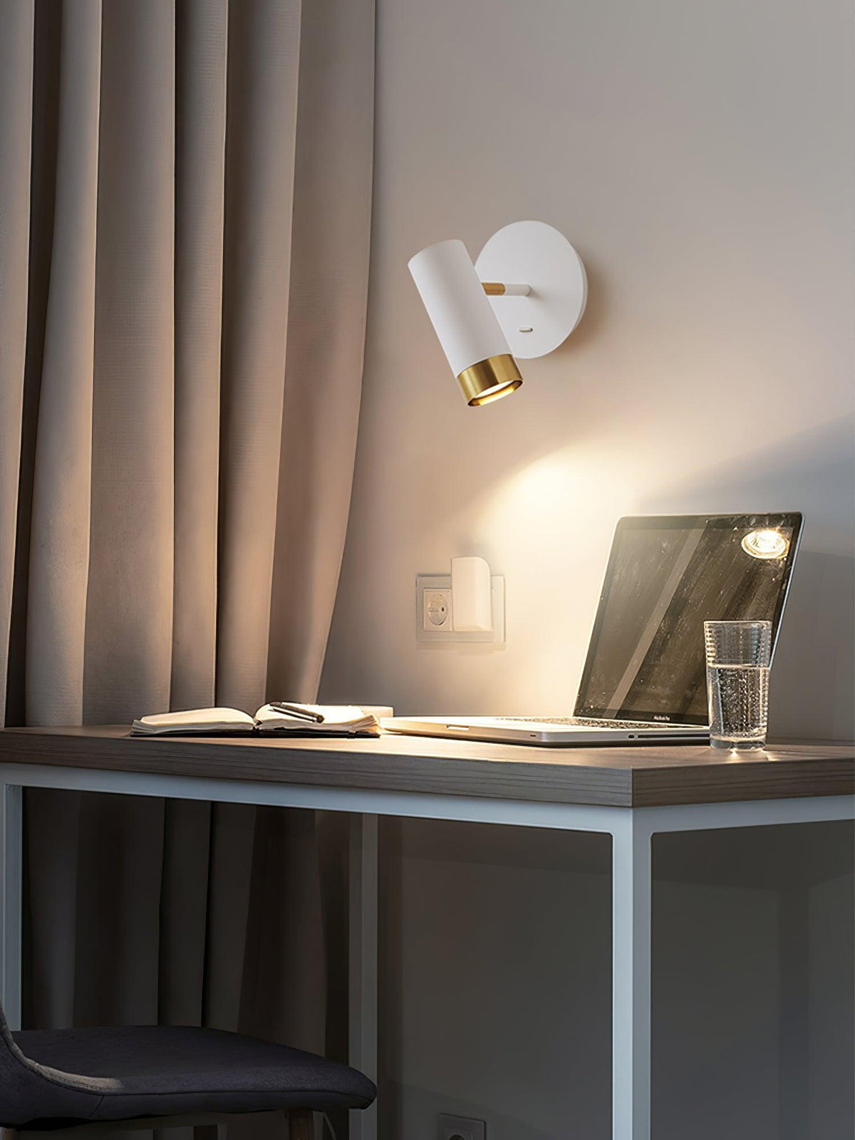 Cevare moderni minimalistinen seinävalaisin
