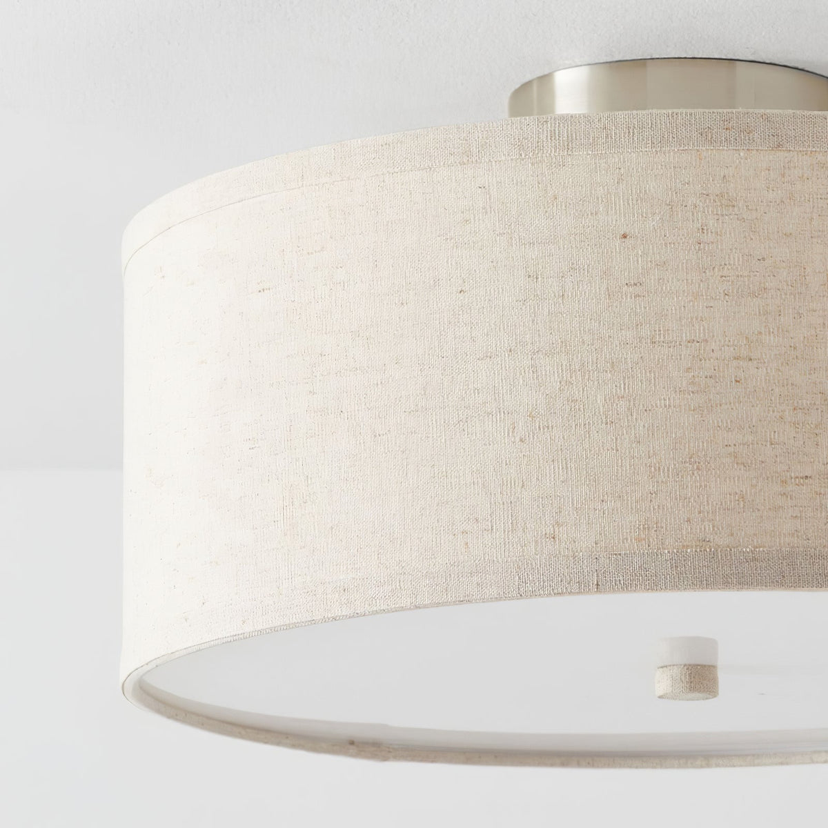 Qilvo loftlampe med linnedskærm, enkel og elegant