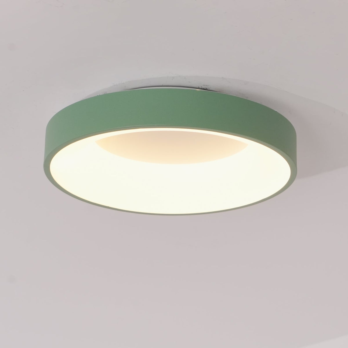 Candeeiro de teto Jareth em ferro contemporâneo com abajur verde