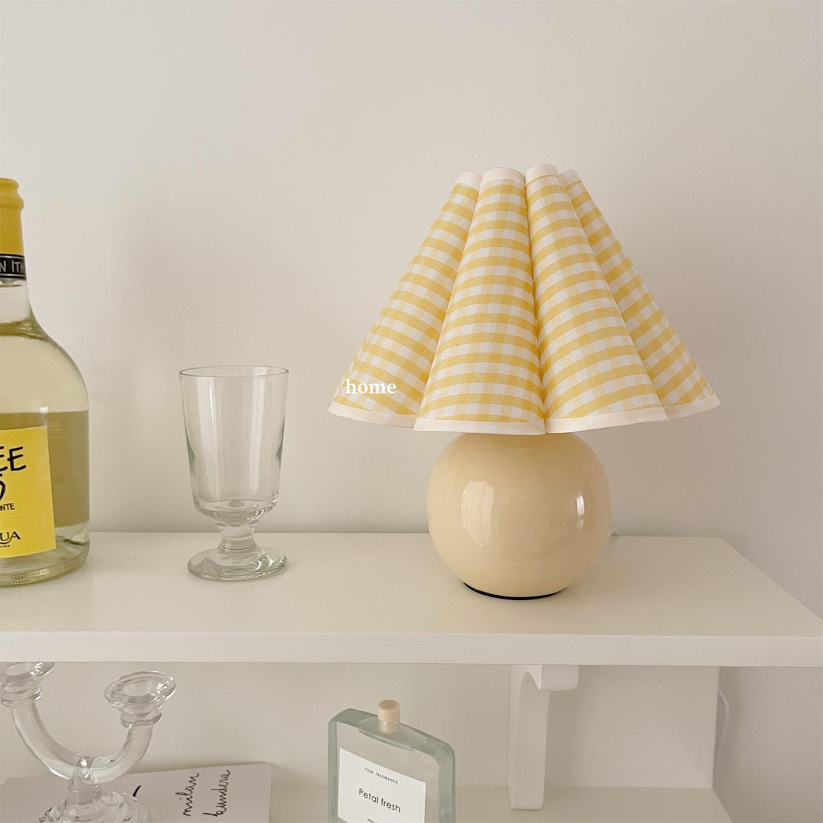 Nirixon lekfull bordslampa i tyg