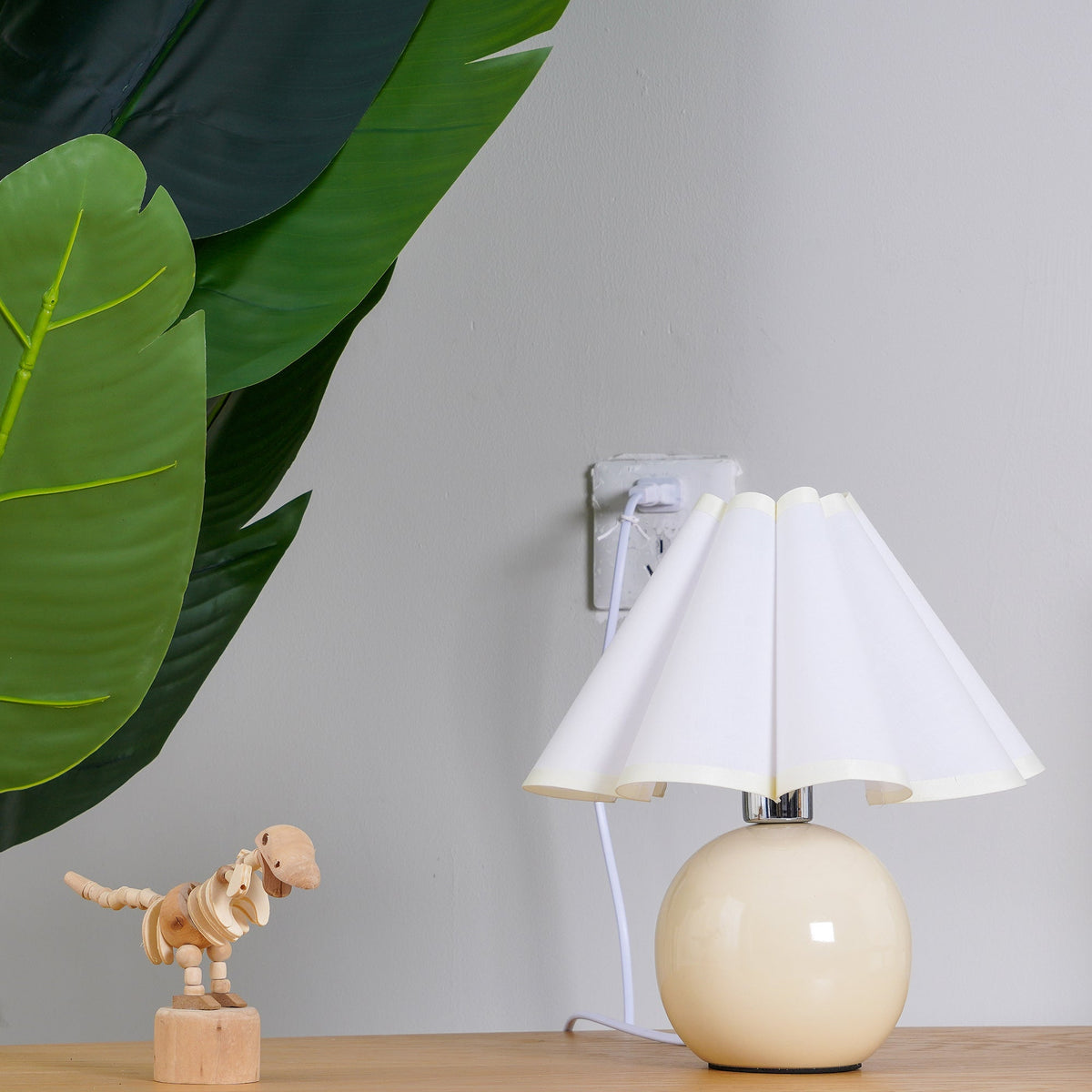 Nirixon lekfull bordslampa i tyg