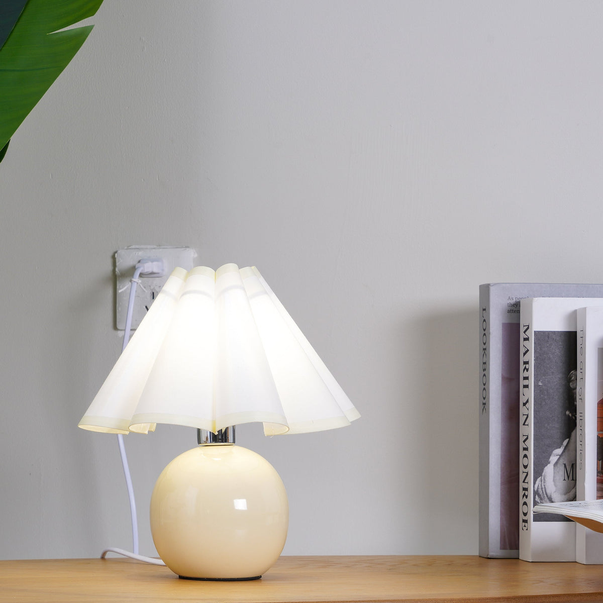 Nirixon lekfull bordslampa i tyg
