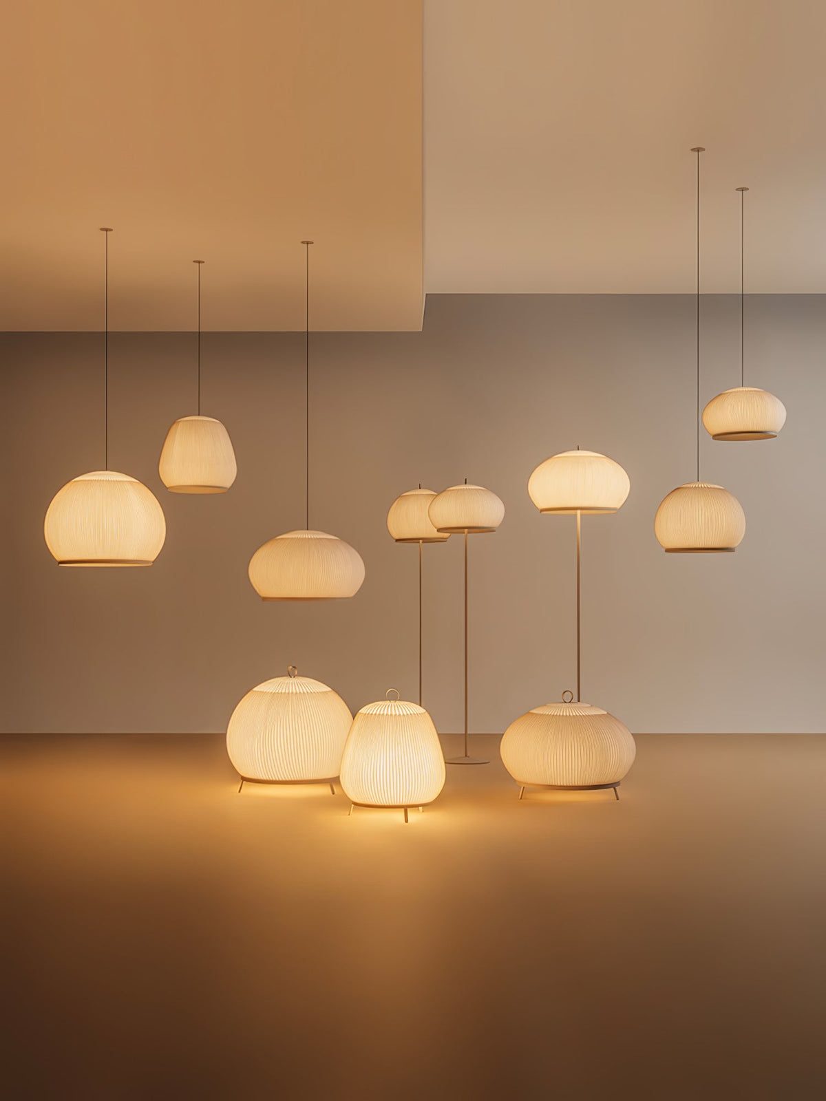 Nancy moderne bordlampe i stof