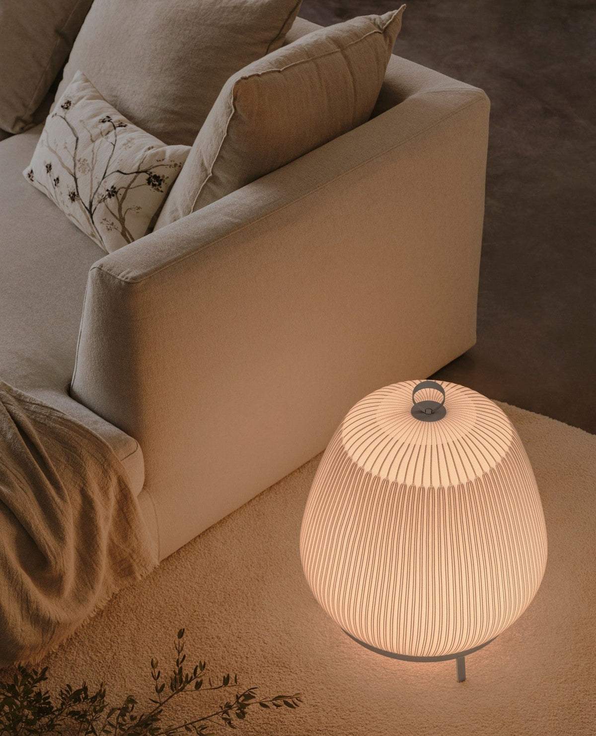 Nancy moderne bordlampe i stof