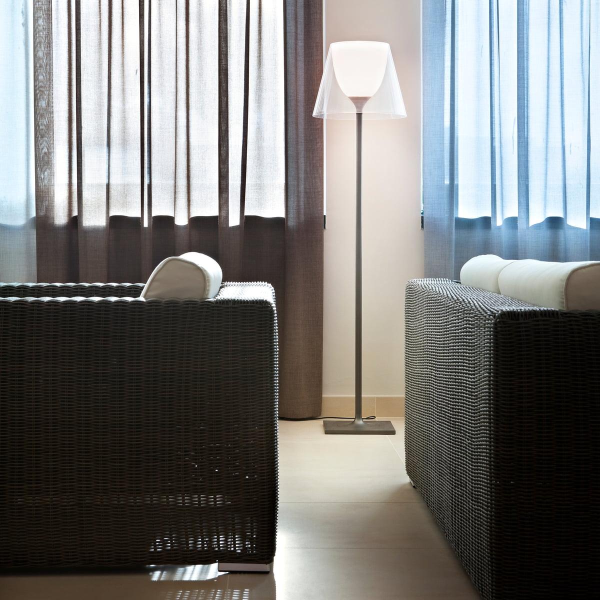 Modern golvlampa i akryl från Garlan