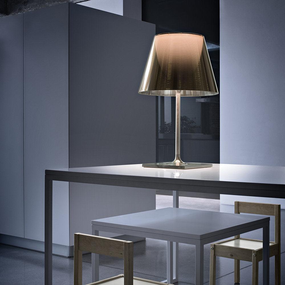 Bravon bordlampe i plast