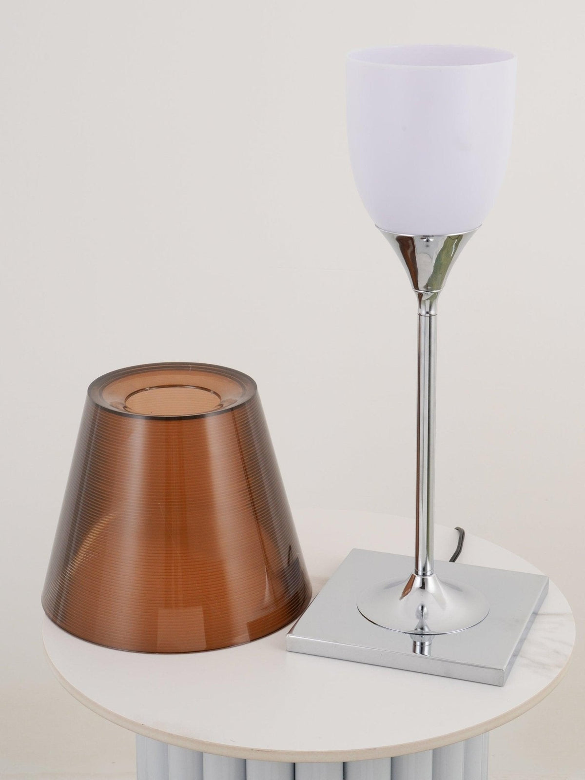 Bravon bordlampe i plast