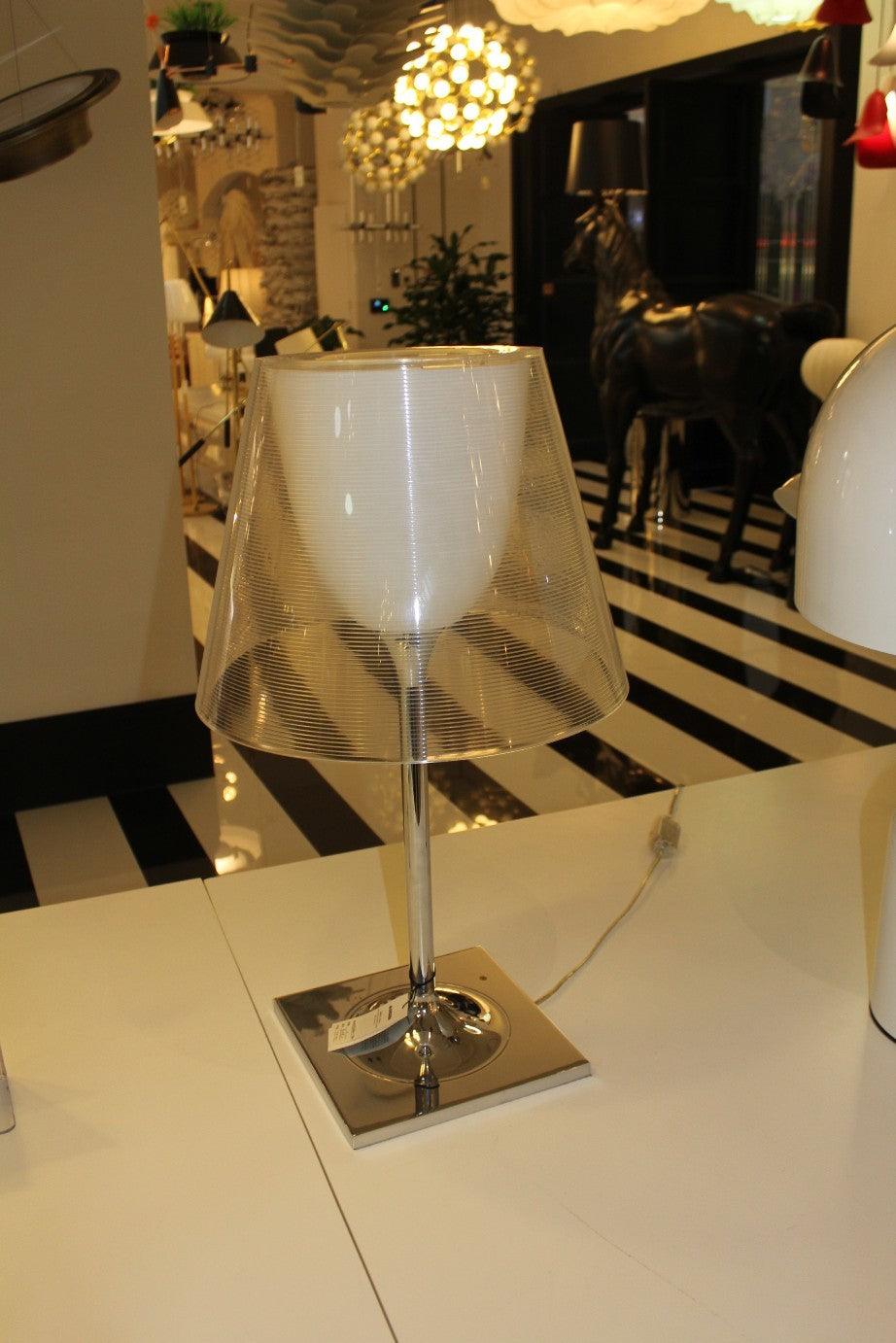 Bravon bordlampe i plast