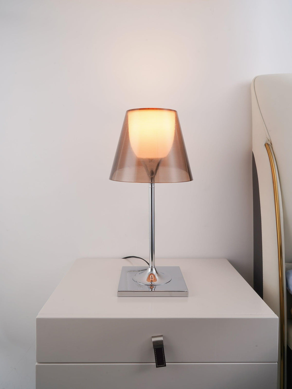 Bravon bordlampe i plast
