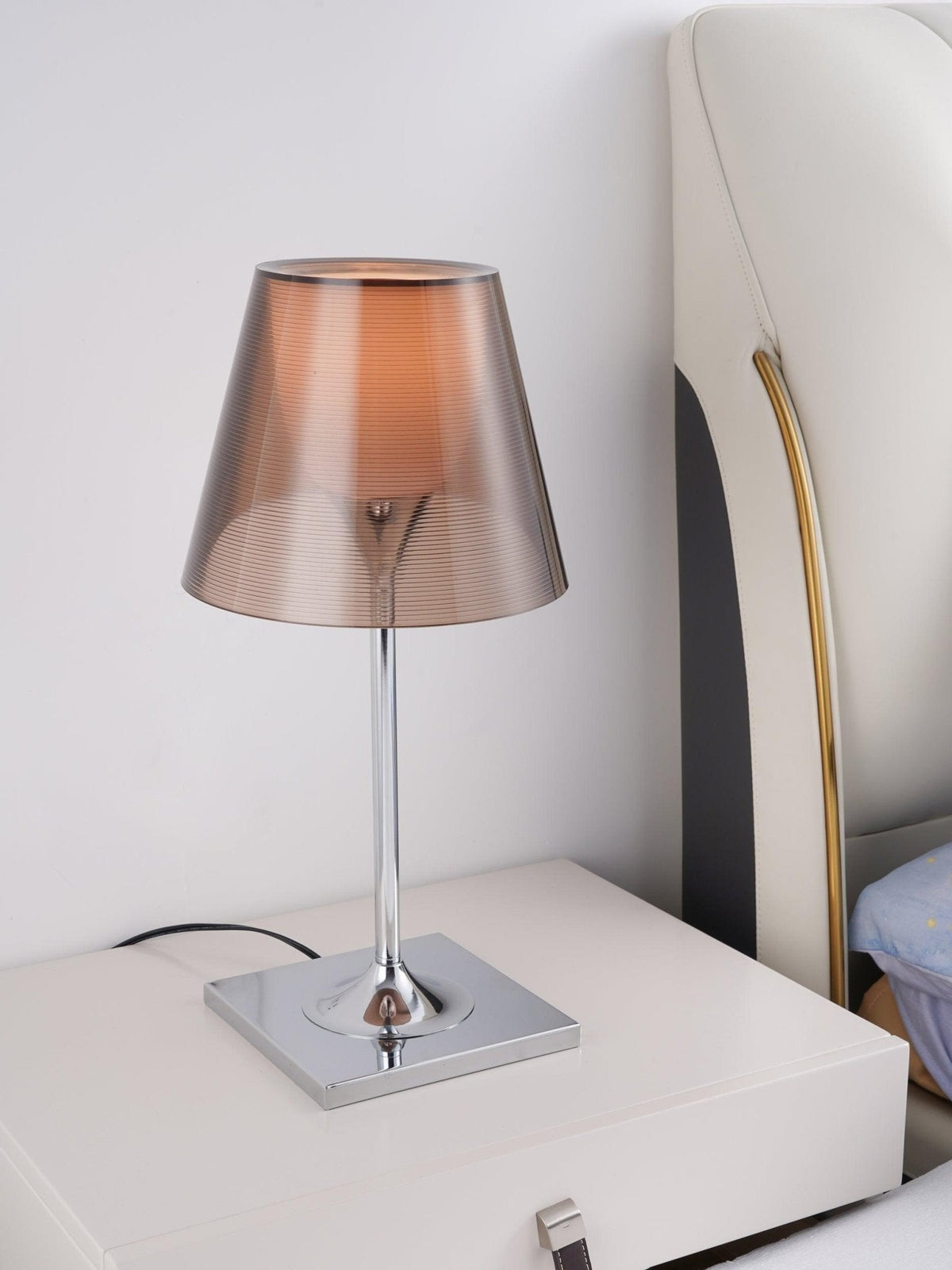 Bravon bordlampe i plast