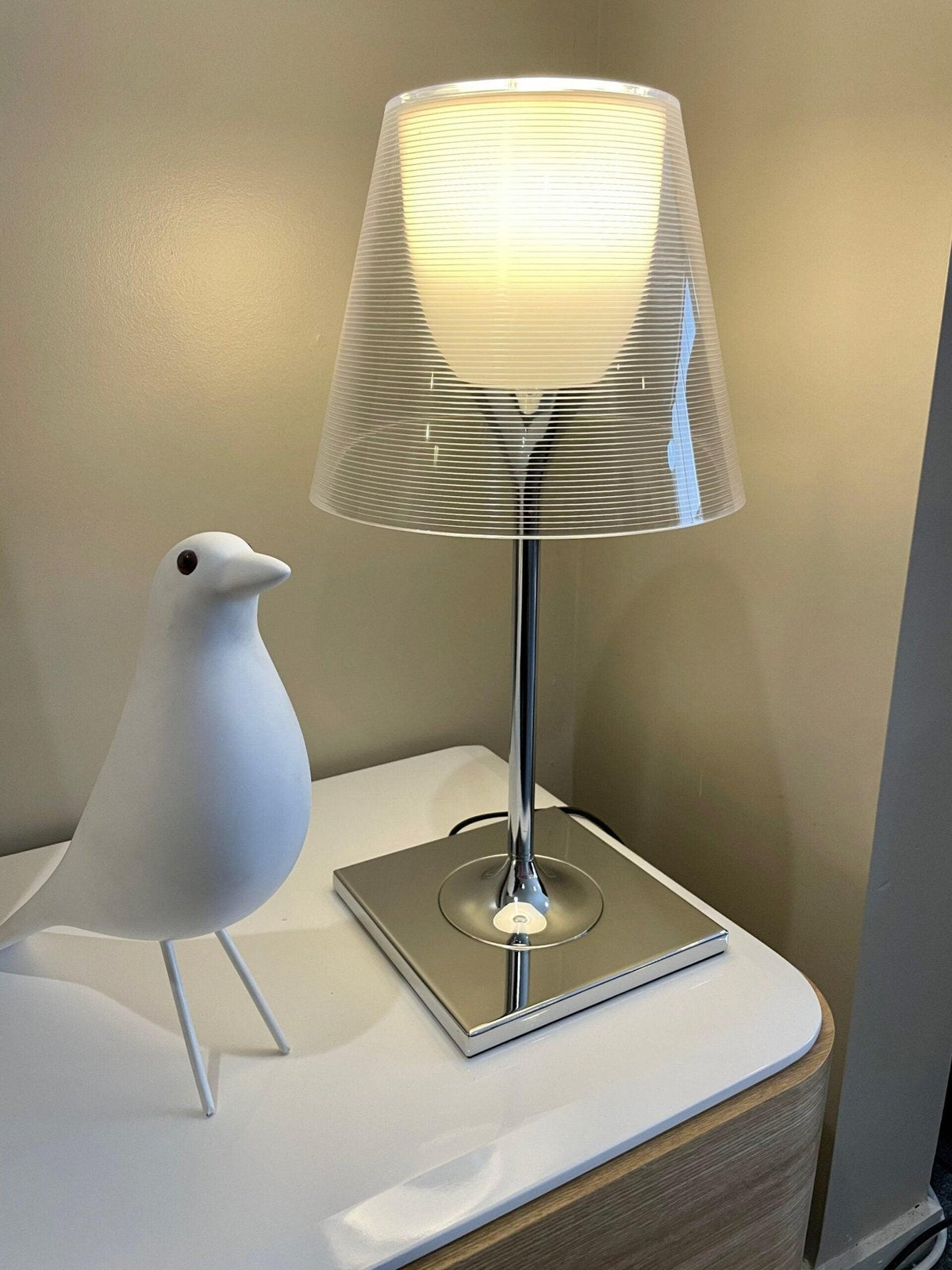 Bravon bordlampe i plast
