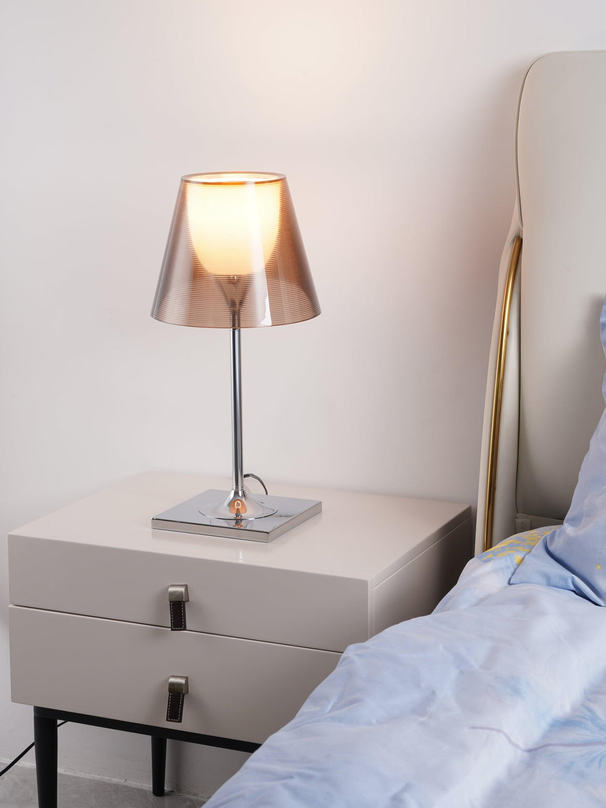 Bravon bordlampe i plast