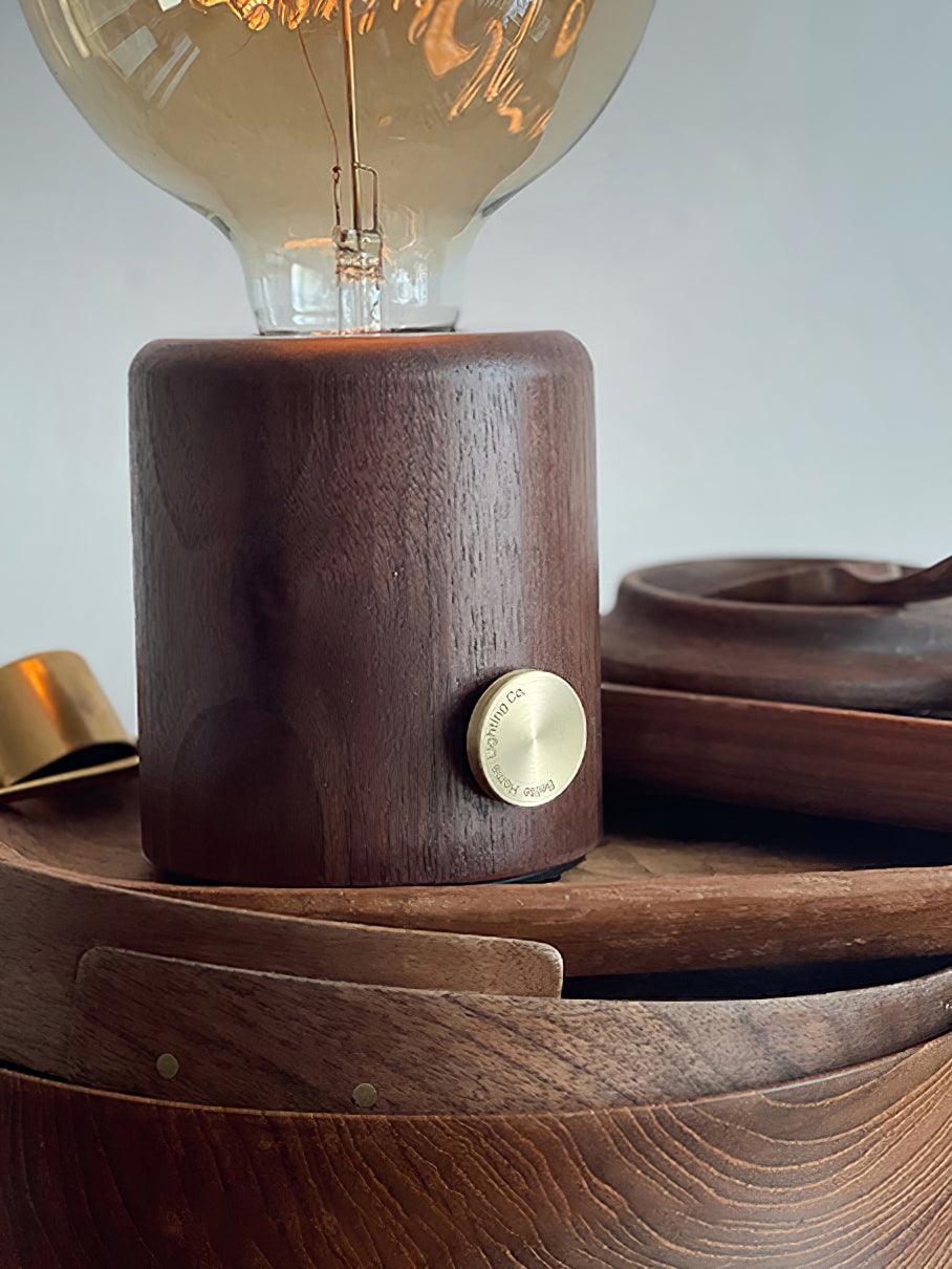 Candeeiro de mesa Altheil retro em madeira