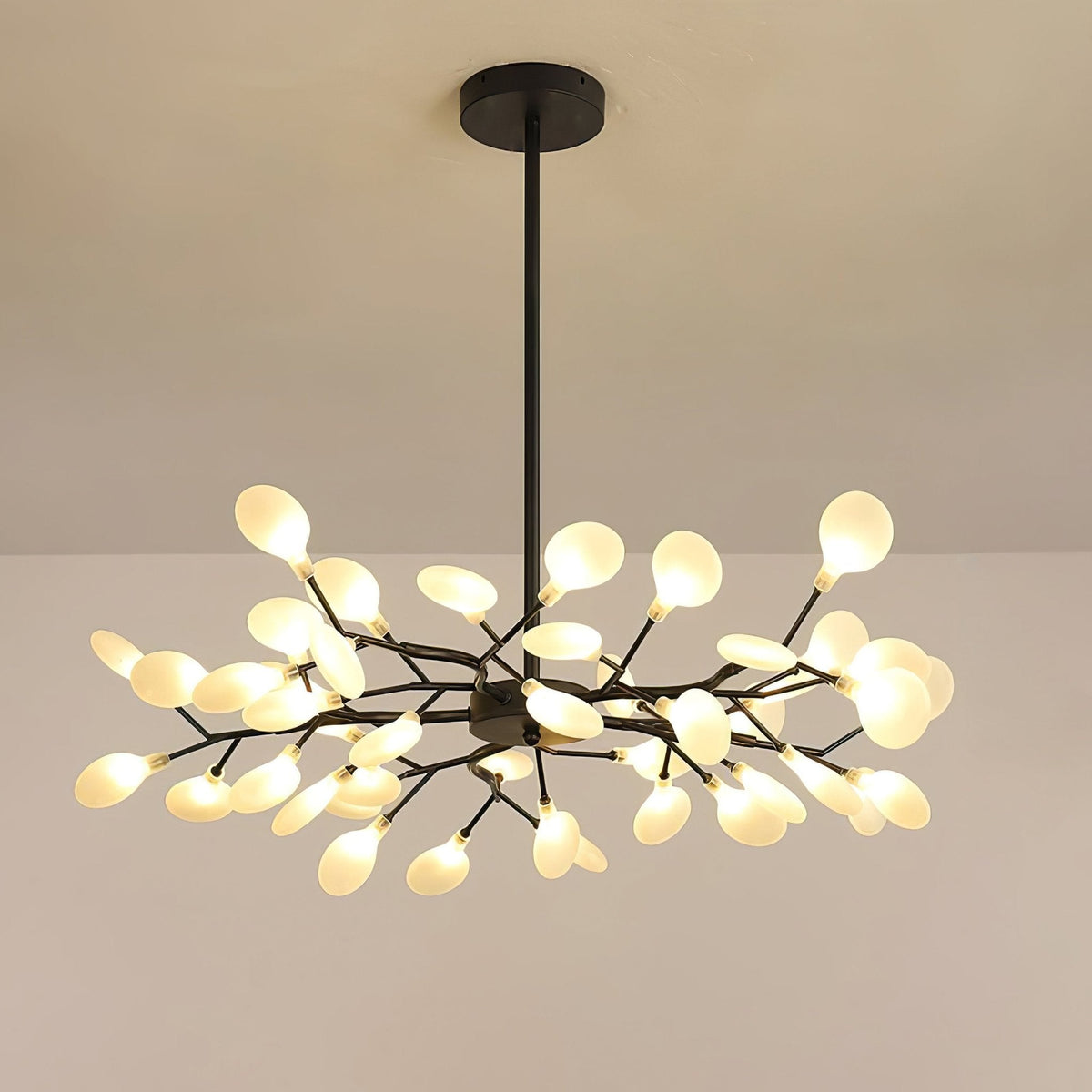 Riviselle LED-ljuskrona med eldflugor