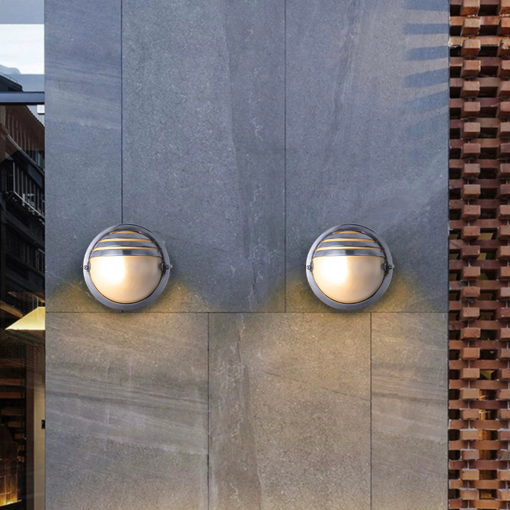 Wyre-geometrinen moderni metallinen ja lasinen ulkoseinävalaisin