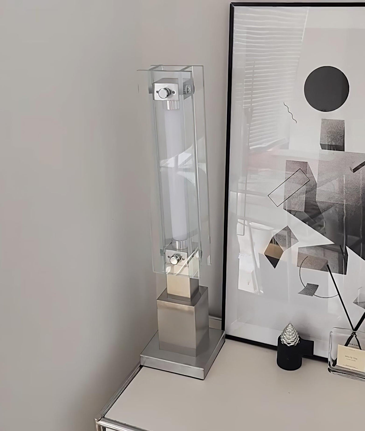 Modern bordslampa i akryl från Uloril